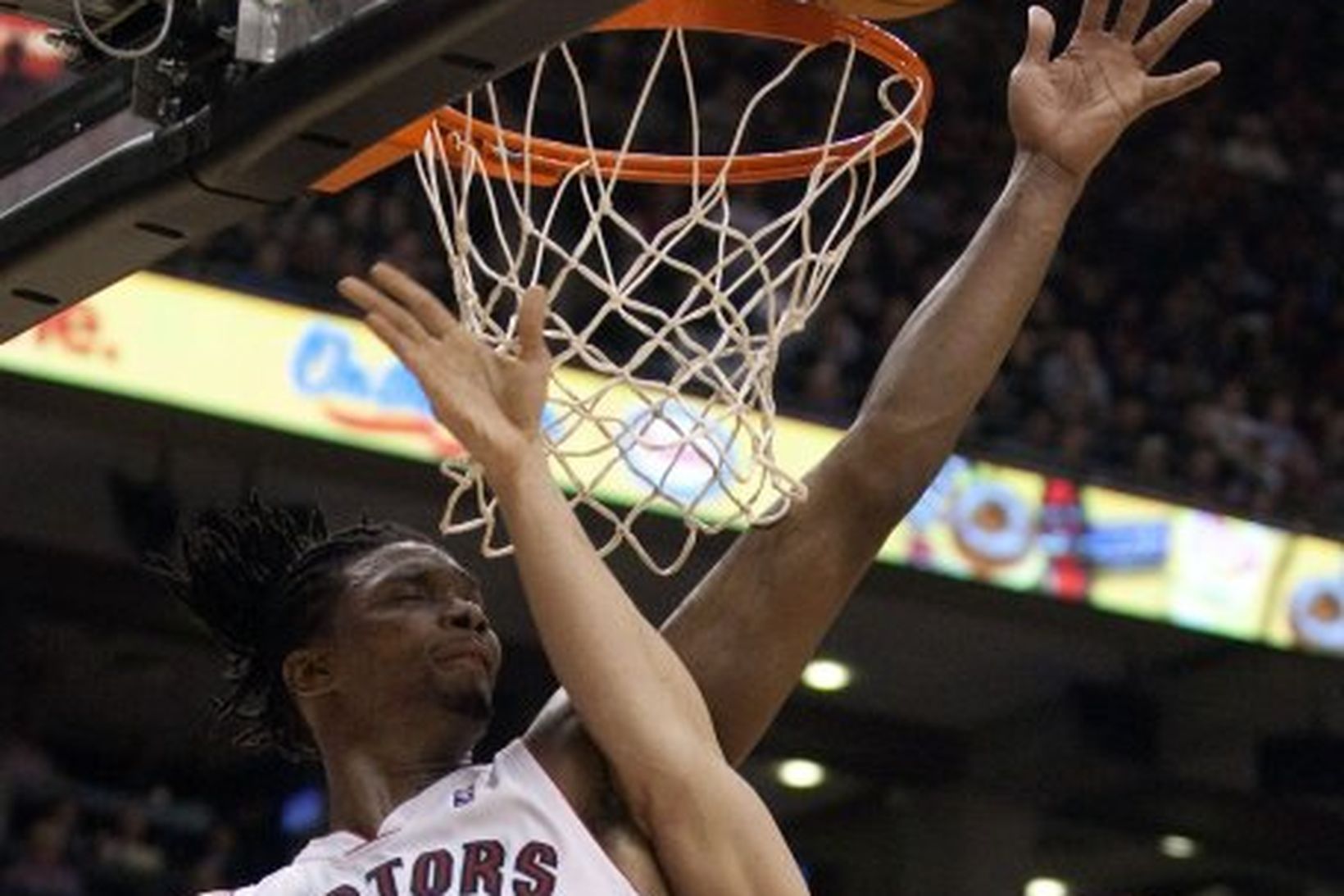 Anthony Parker komst ekkert áleiðis gegn Chris Bosh í Toronto …