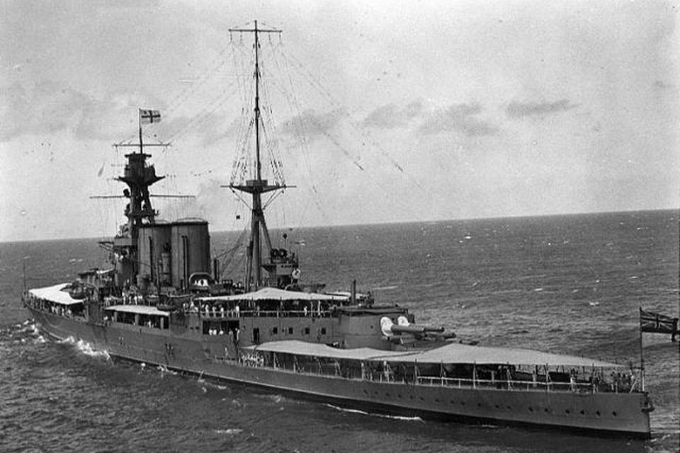 HMS Hood sökk eftir árás frá þýska herskipinu Bismarck árið 1941. 1.415 manna áhöfn lét …