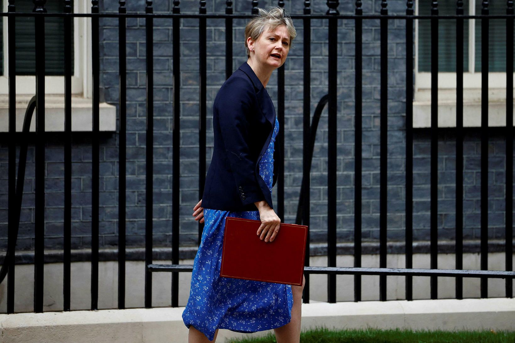 Yvette Cooper, innanríkisráðherra Bretlands, tjáði sig um málið í gærkvöldi.