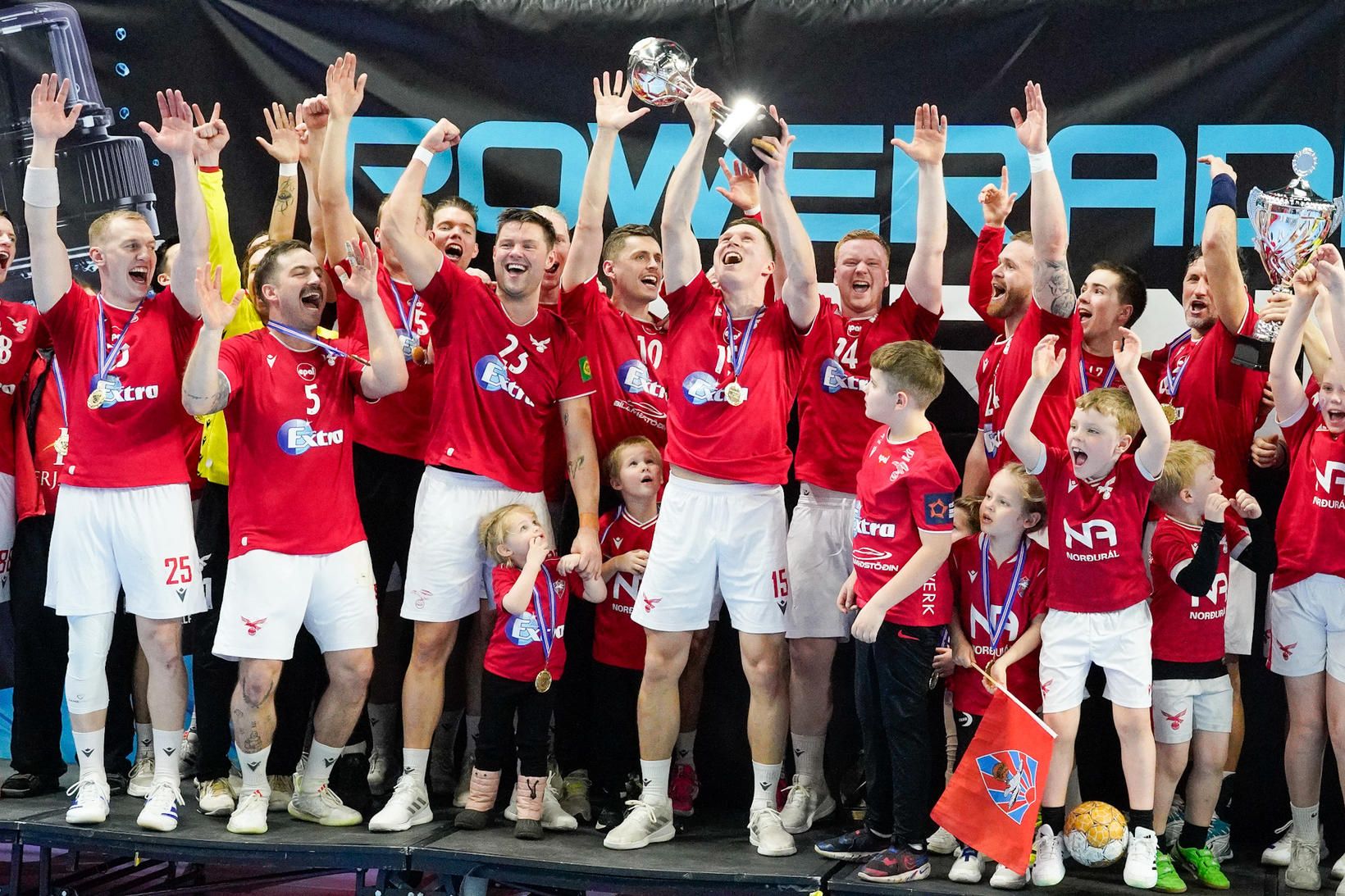 Valsmönnum spáð sigri í karla og kvennaflokki