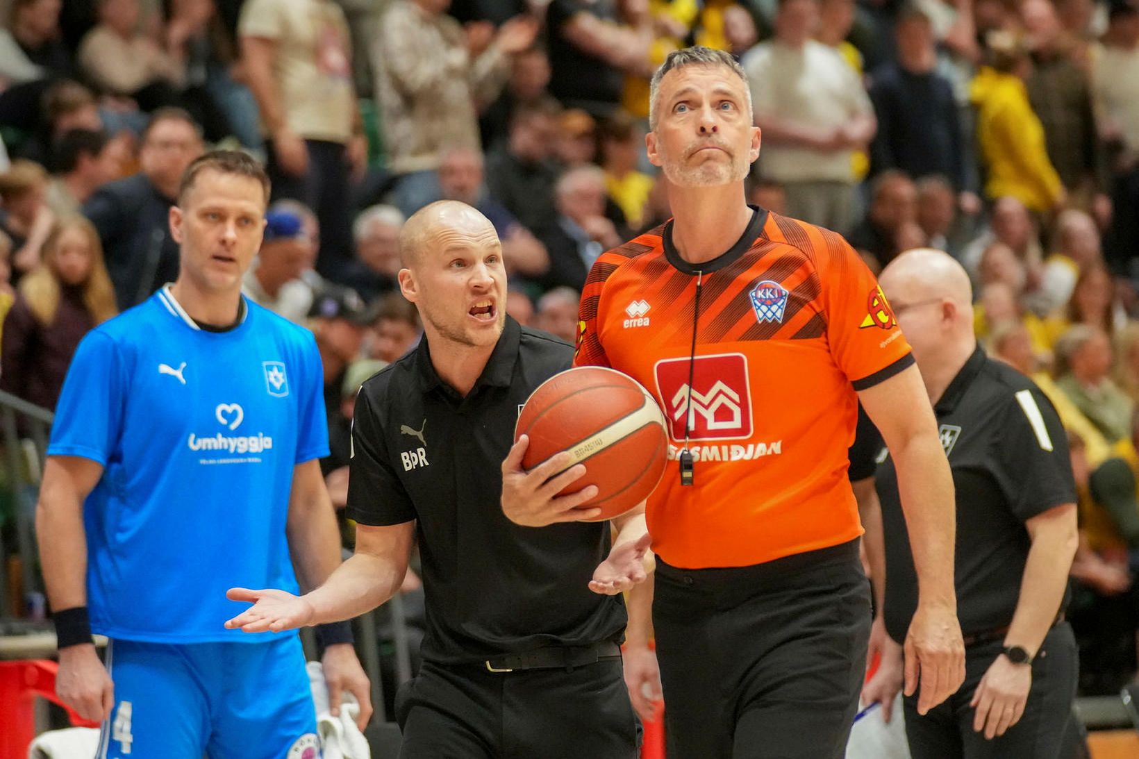 Baldur Þór Ragnarsson og Sigmundur Már Herbertsson dómari í leiknum …