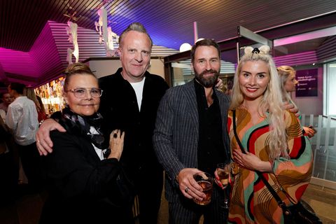Hilmir Snær var flottur í tauinu í teinóttum jakkafötum, svartri skyrtu og með sólkyssta húð.