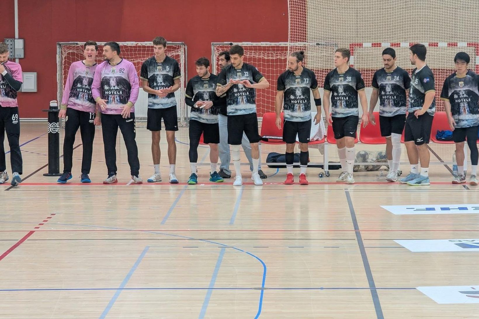 Lygilegur leikur á Ísafirði