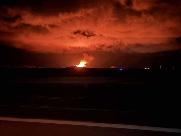 The eruption seen from Reykjanesbraut Road.