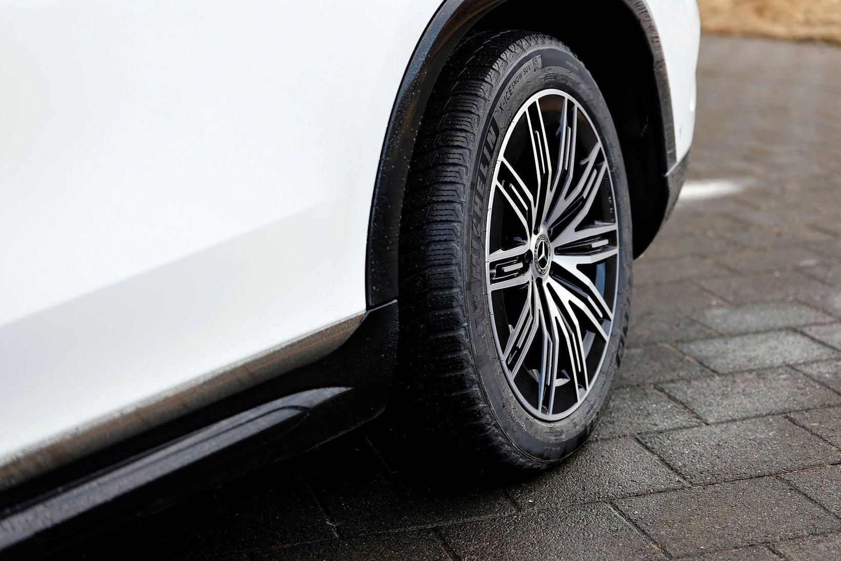 Stal úr görðum og bílum