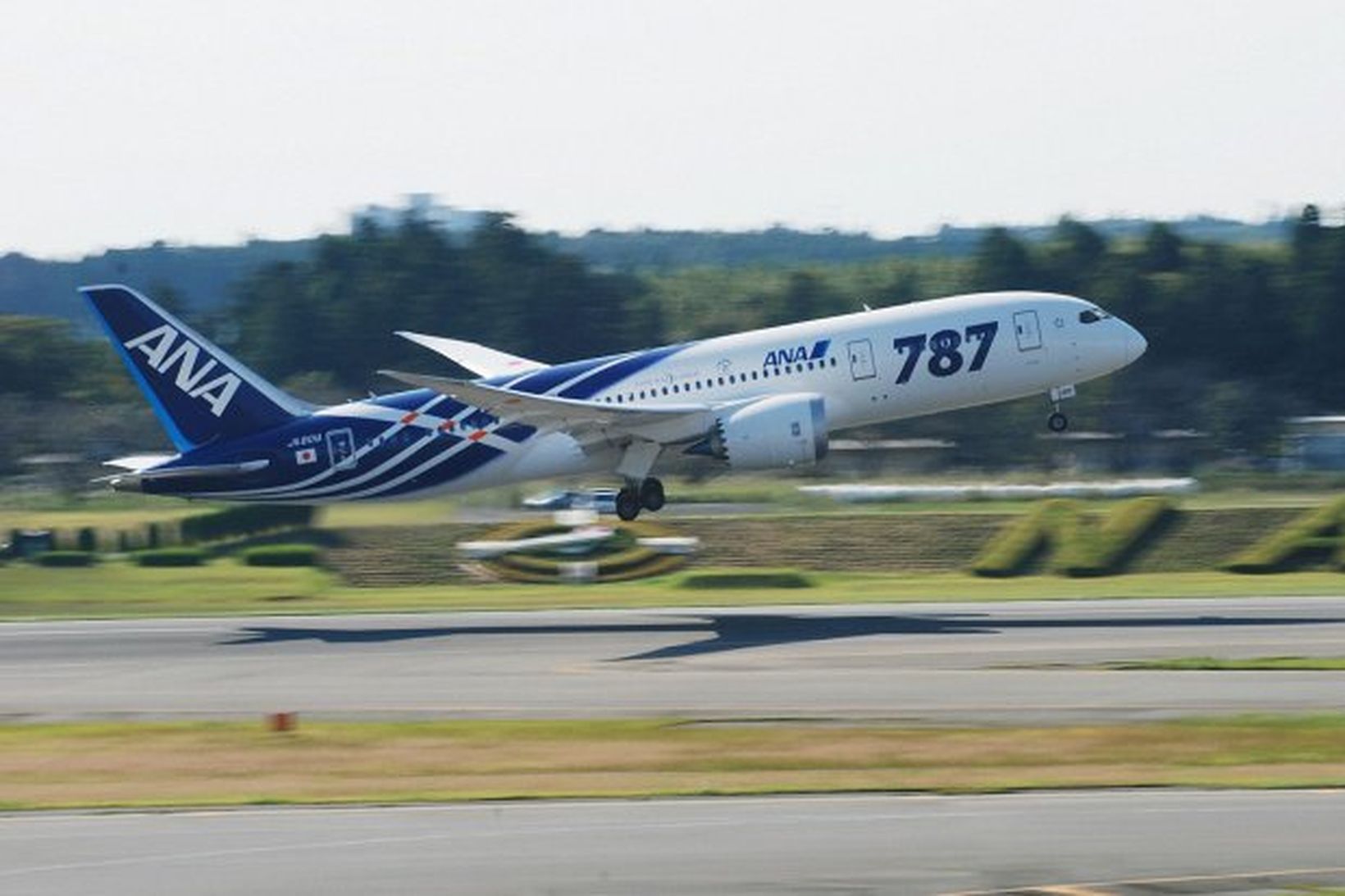 Dreamliner þota japanska flugfélagsins All Nippon Airways flaug jómfrúrflug sitt …