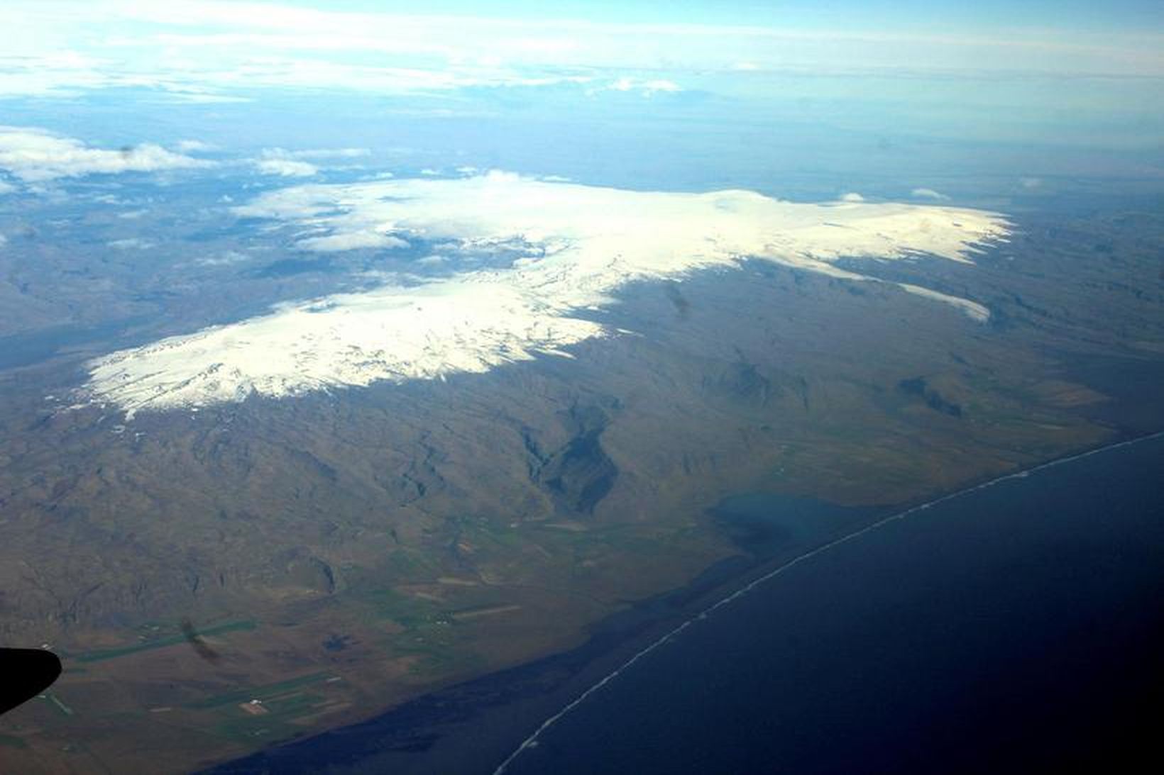 Mýrdalsjökull og Eyjafjallajökull. Mýrdalsjökull er fjær.