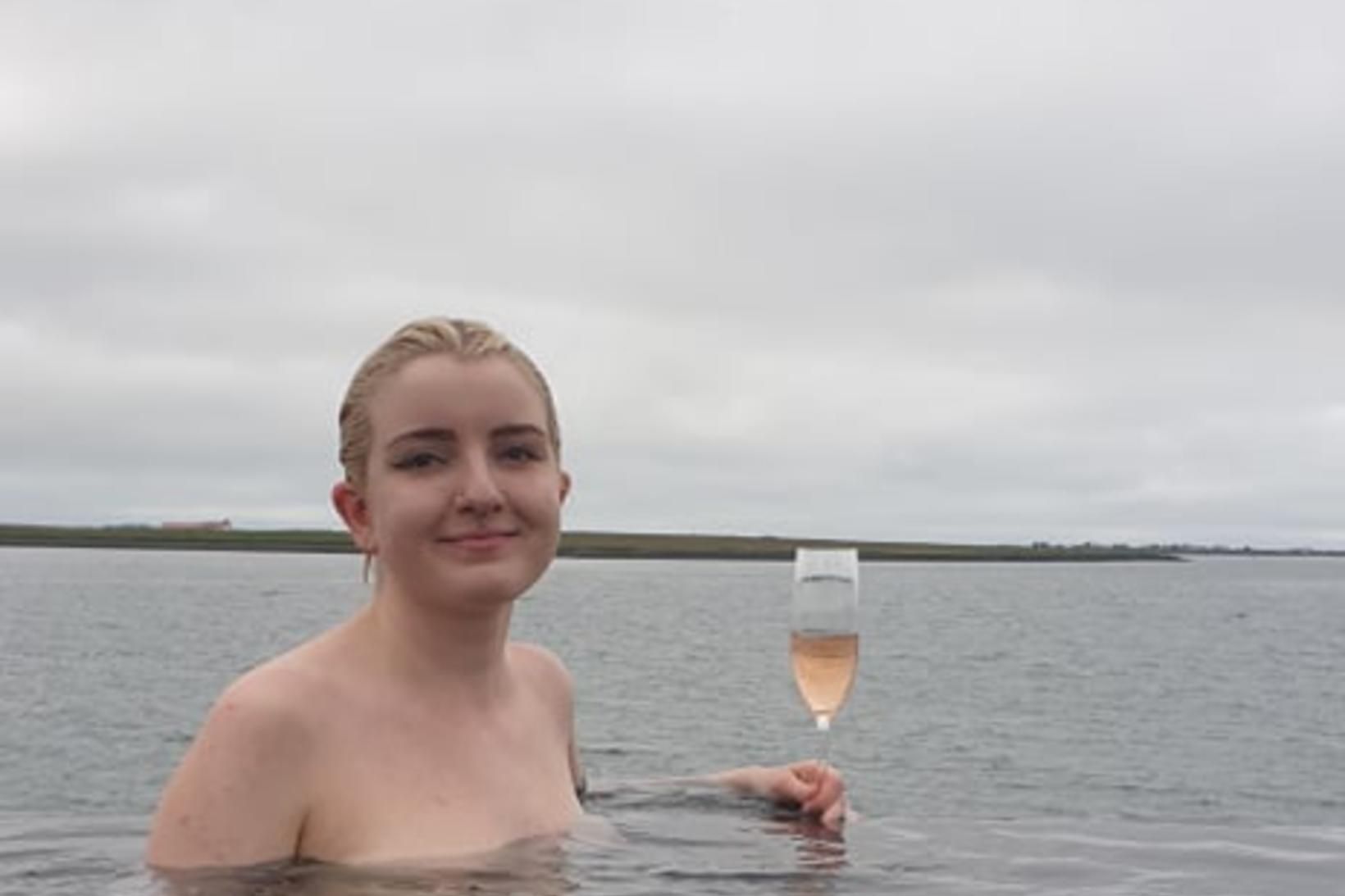 Diljá Sigurðardóttir í Sky Lagoon.