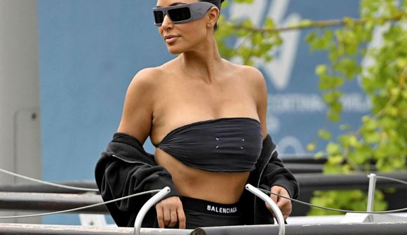 Kim Kardashian fékk dómsskjöl send til sín til Feneyja