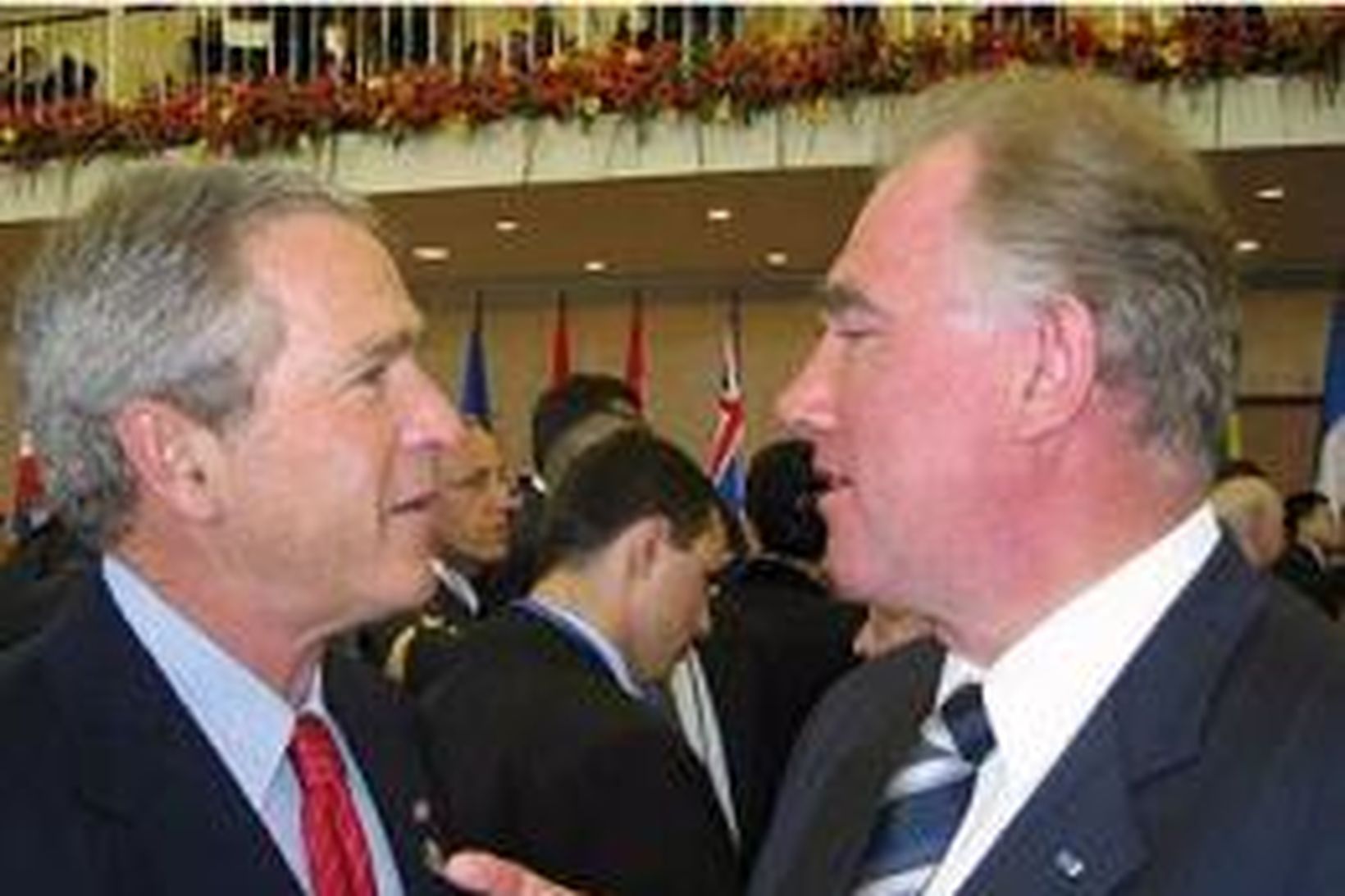 Halldór Ásgrímsson og George W. Bush ræðast við í Moskvu …