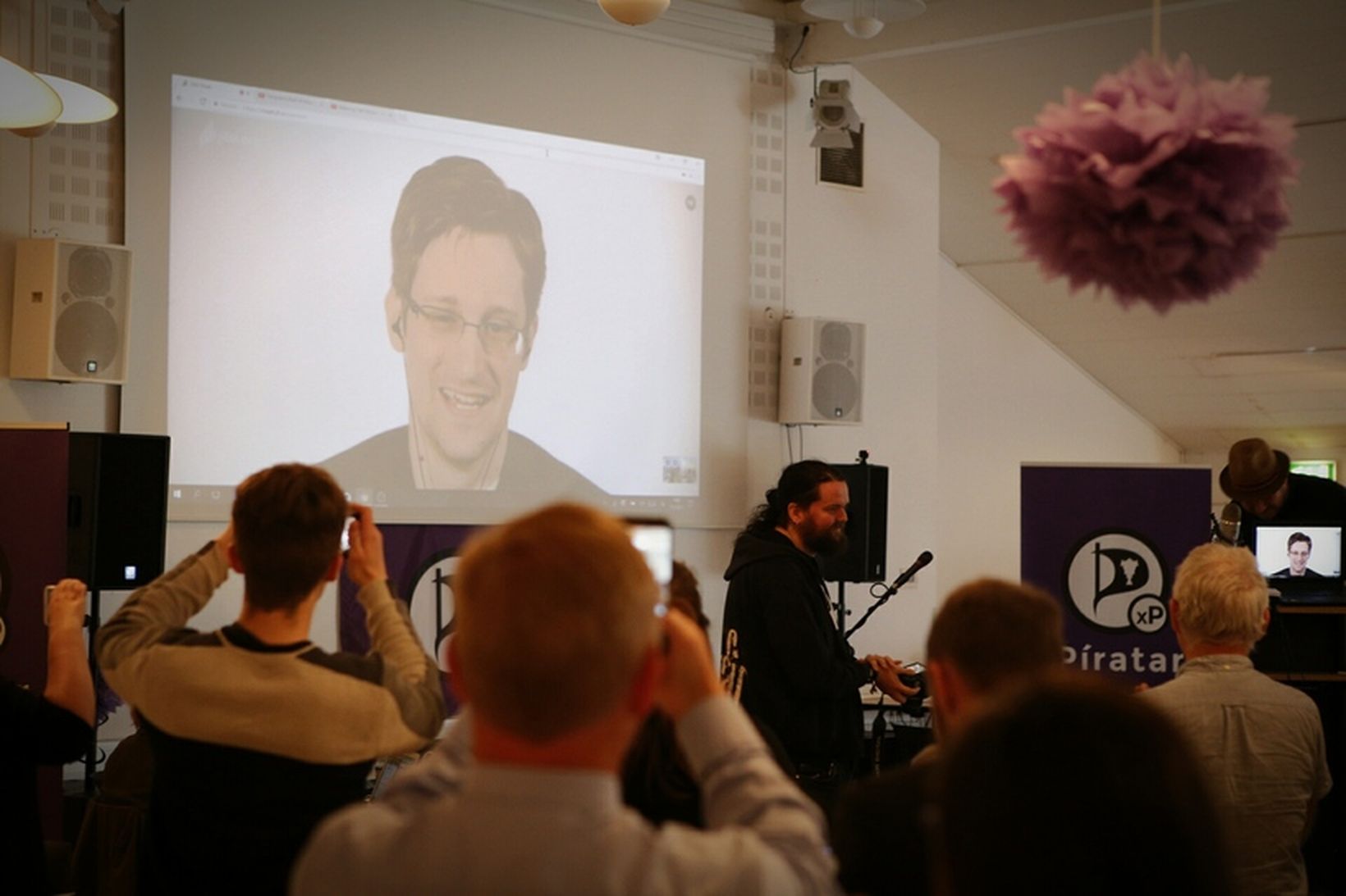 Edward Snowden gaf sér tíma til að tala til Pírata …