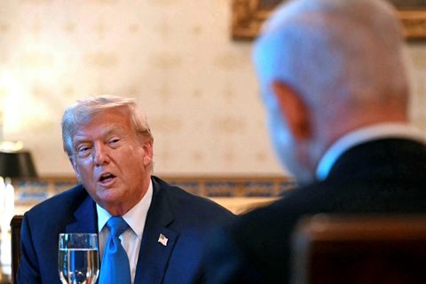 Donald Trump snæddi kvöldverð með Benjamín Netanjahú, forsætisráðherra Ísraels, í Hvíta húsinu í kvöld með …