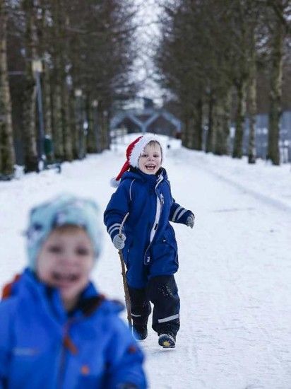 Fjölmargir brugðu á leik í Laugardalnum í dag líkt og í gær en heldur hlýrra …