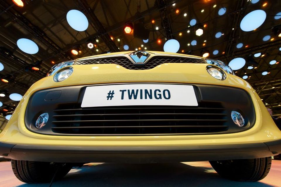 Hinn nýi Renault Twingo frá óvenjulegu sjónarhorni á bílasýningunni í Genf.