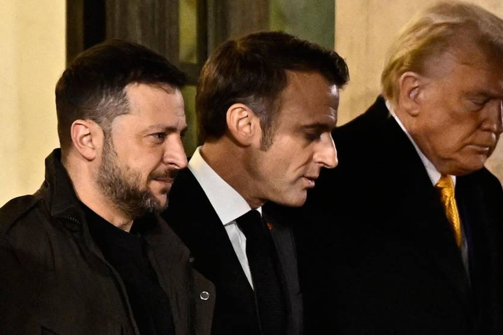 Í sviðsljósinu Volodimír Selenskí, Emmanuel Macron og Donald Trump hittust …