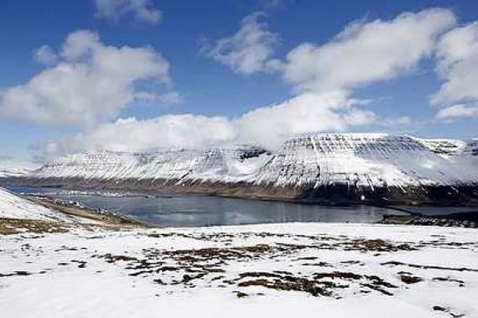 Snjóflóðahætta hefur verið við Ísafjarðardjúp.