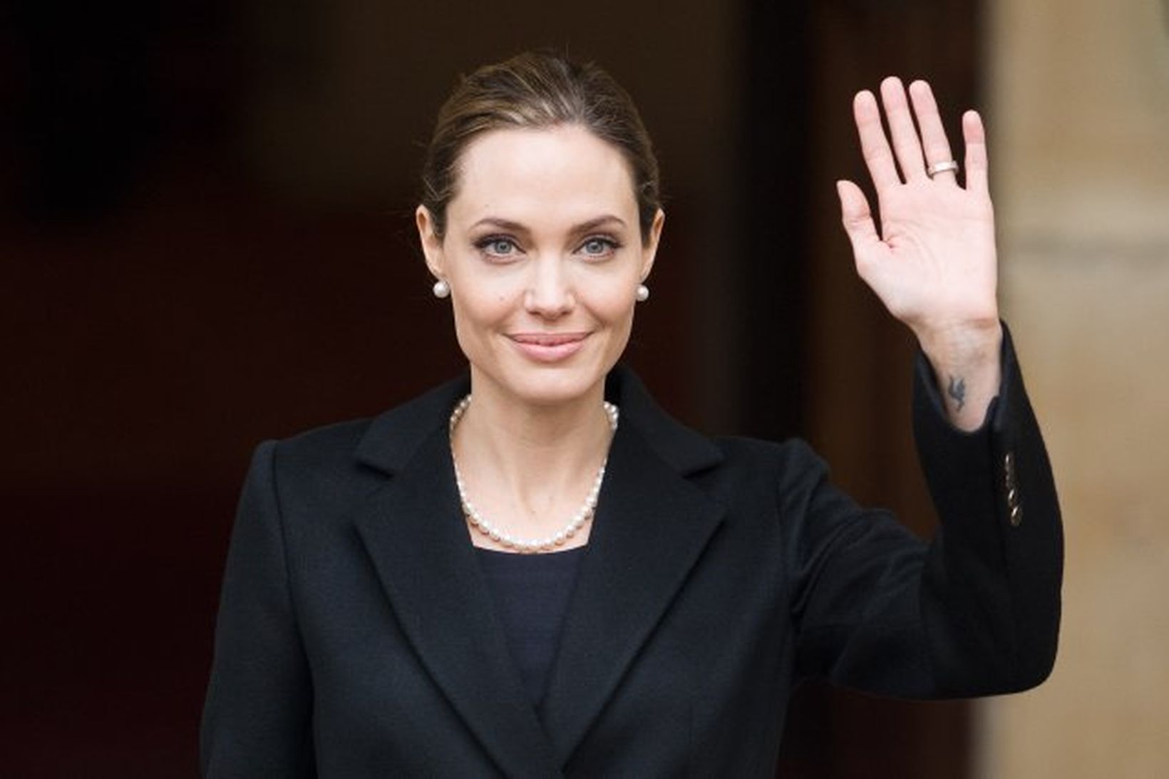 Bandaríska leikkonan Angelina Jolie lét fjarlægja bæði brjóst sín til …
