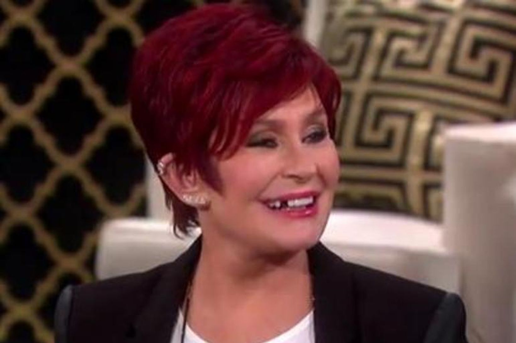 Sharon Osbourne missti tönn í beinni útsendingu.