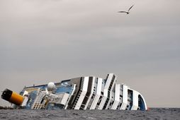 Skemmtiferðaskipið Costa Concordia steytti á skeri í janúar 2012 með þeim afleiðingum að tugir létust.