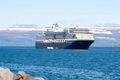 Skemmtiferðaskip Hollenska skipið Zuiderdam siglir inn Skutulsfjörðinn í átt að Ísafjarðarbæ.