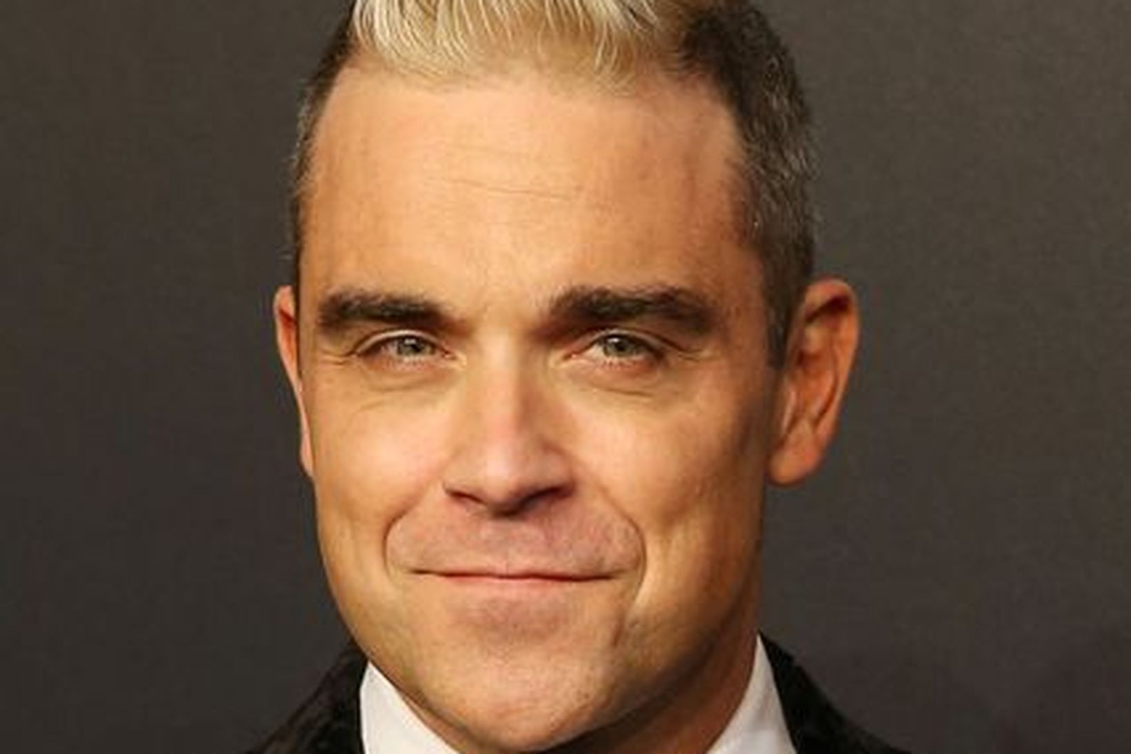 Robbie Williams setti sér það áramótaheit að hætta að reykja.