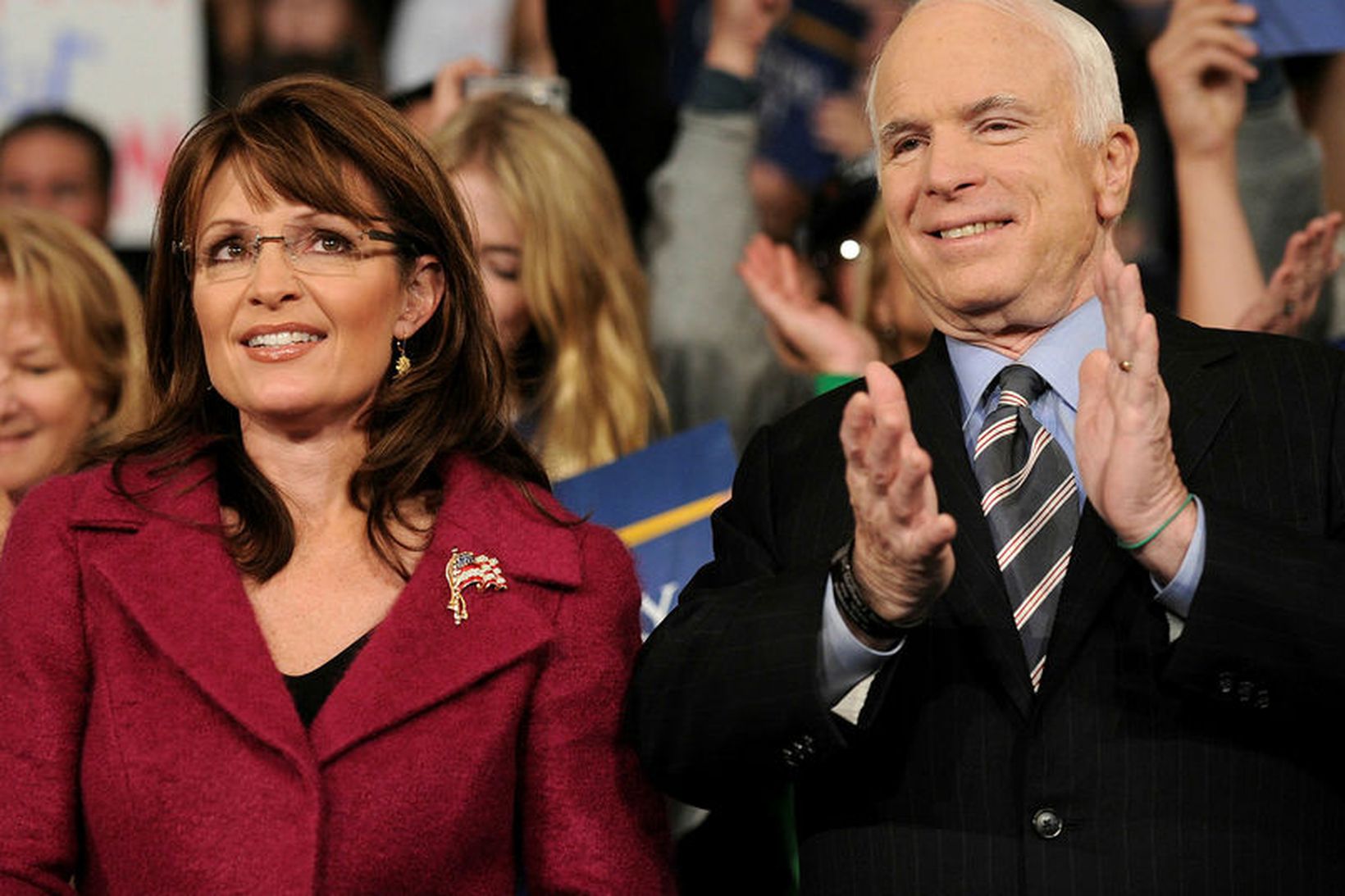 John McCain valdi óvænt Söru Pal­in, ríkisstjóra Alaska, sem vara­for­seta­efni, …