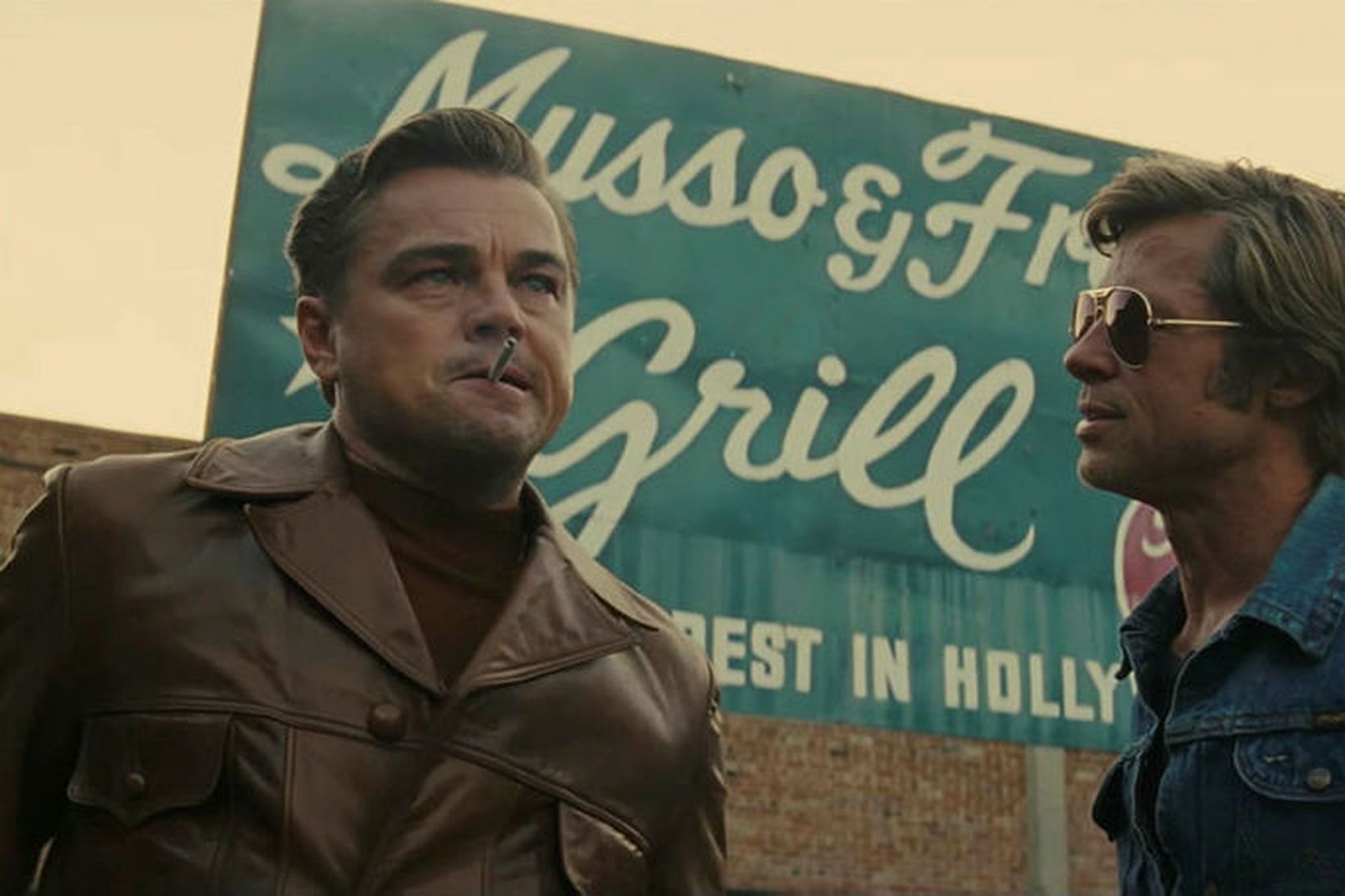 Stórstjörnurnar Leonardo DiCaprio og Brad Pitt í hlutverkum sínum í …