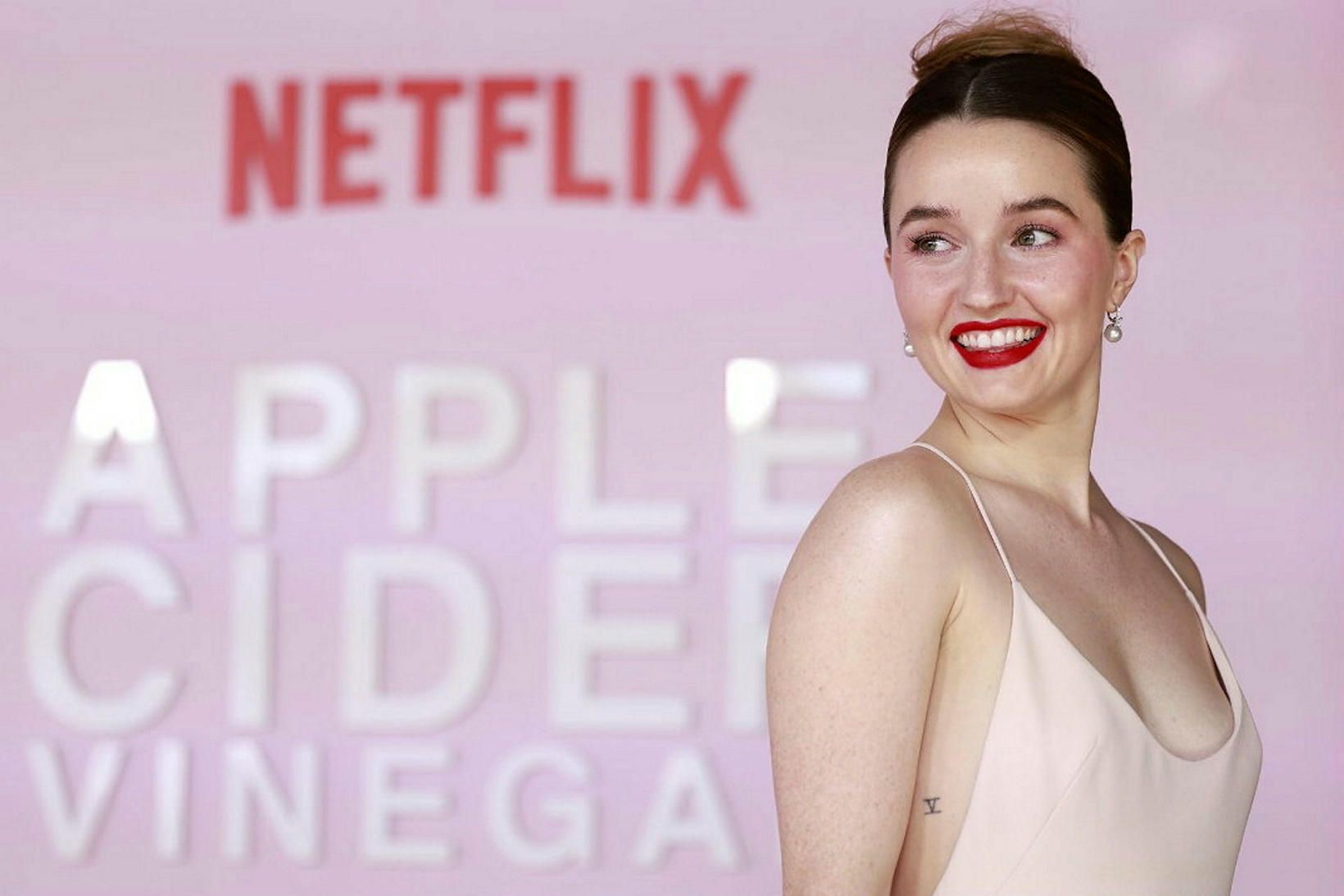 Kaitlyn Dever leikur Belle Gibson í nýjum þætti á Netflix.