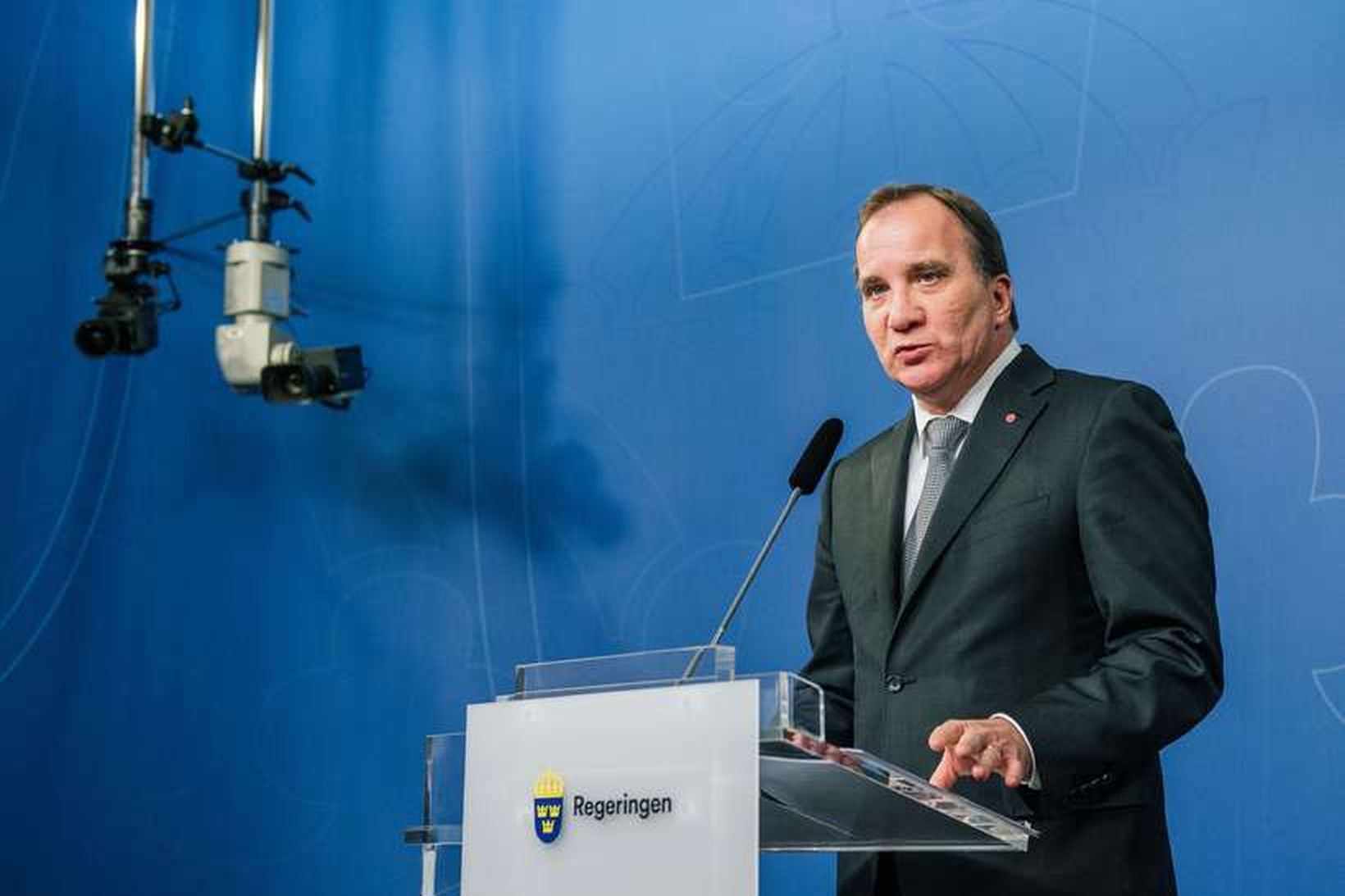 Stefan Lofven boðaði hertar aðgerðir og aukið eftirlit á blaðamannafundi …