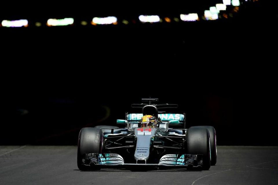 Lewis Hamilton hjá Mercedes á leið til sjöunda sætis í Mónakó í dag.