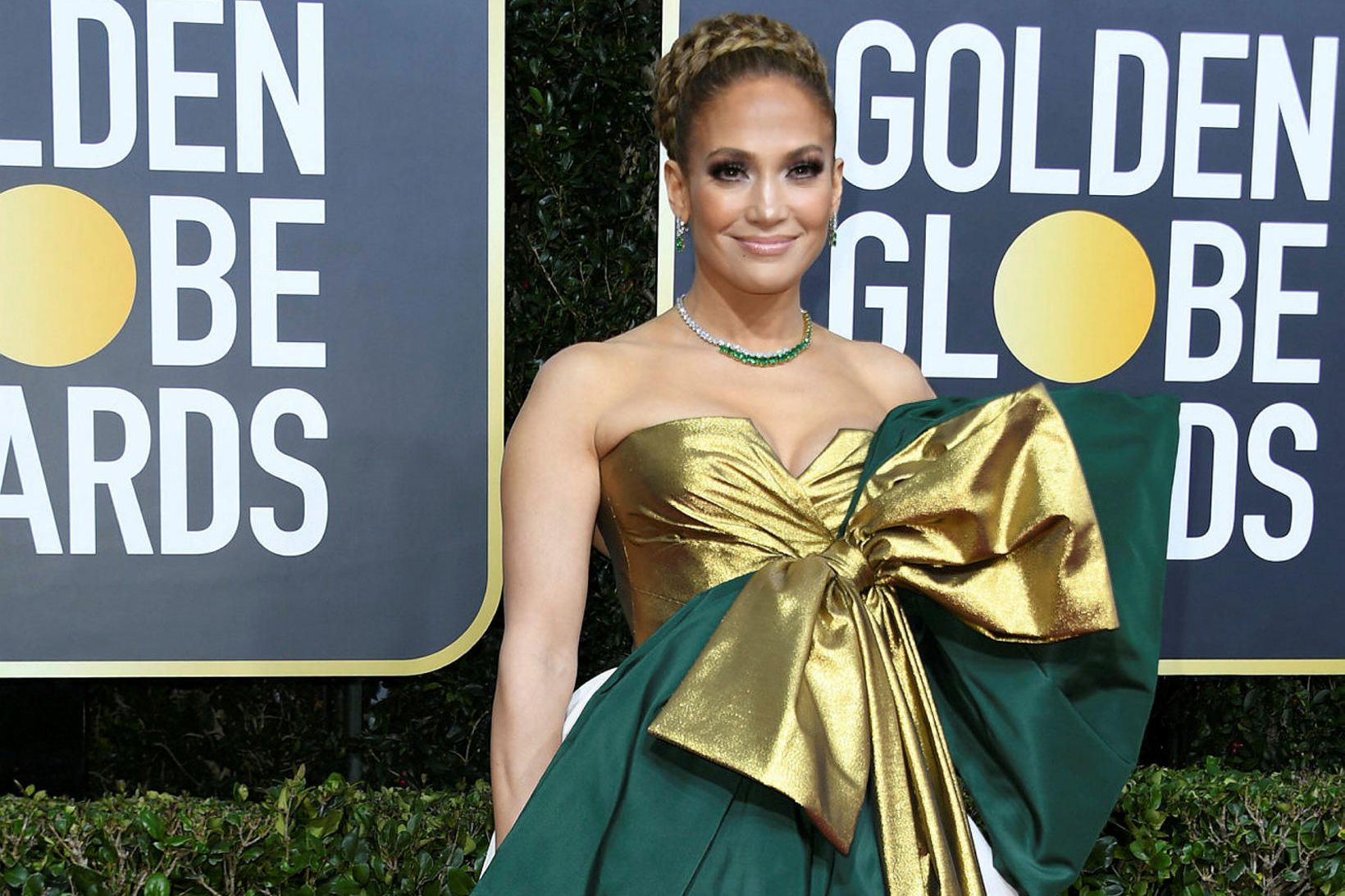 Jennifer Lopez var í kjól sem minnti á jólaskraut.
