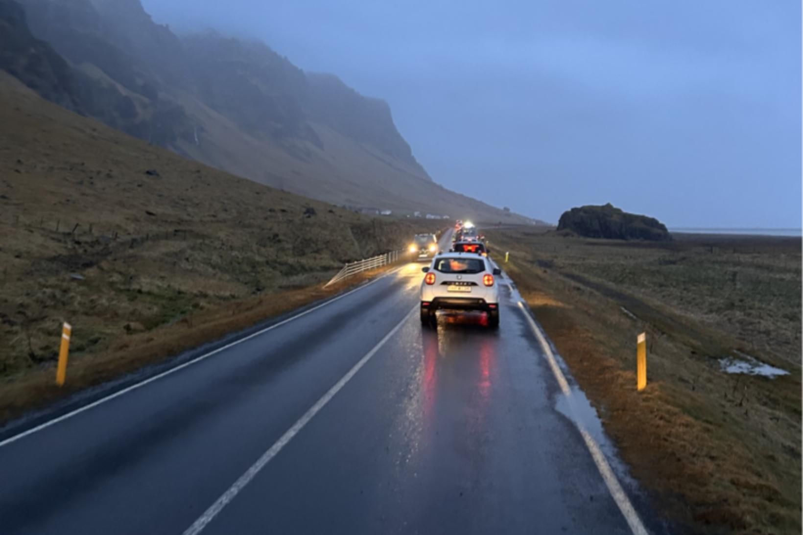 Keyrði á grjót eftir grjóthrun við Holtsnúp