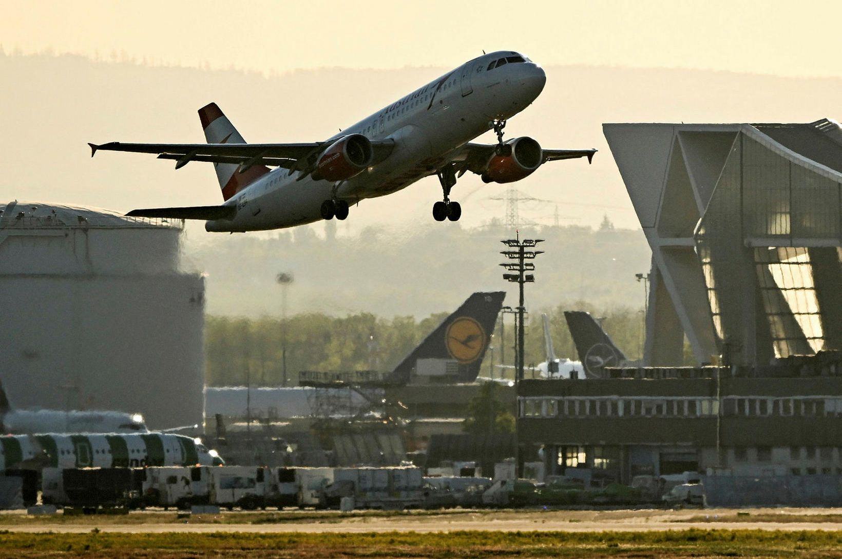 Lufthansa aflýsir ferðum til Tel Avív 