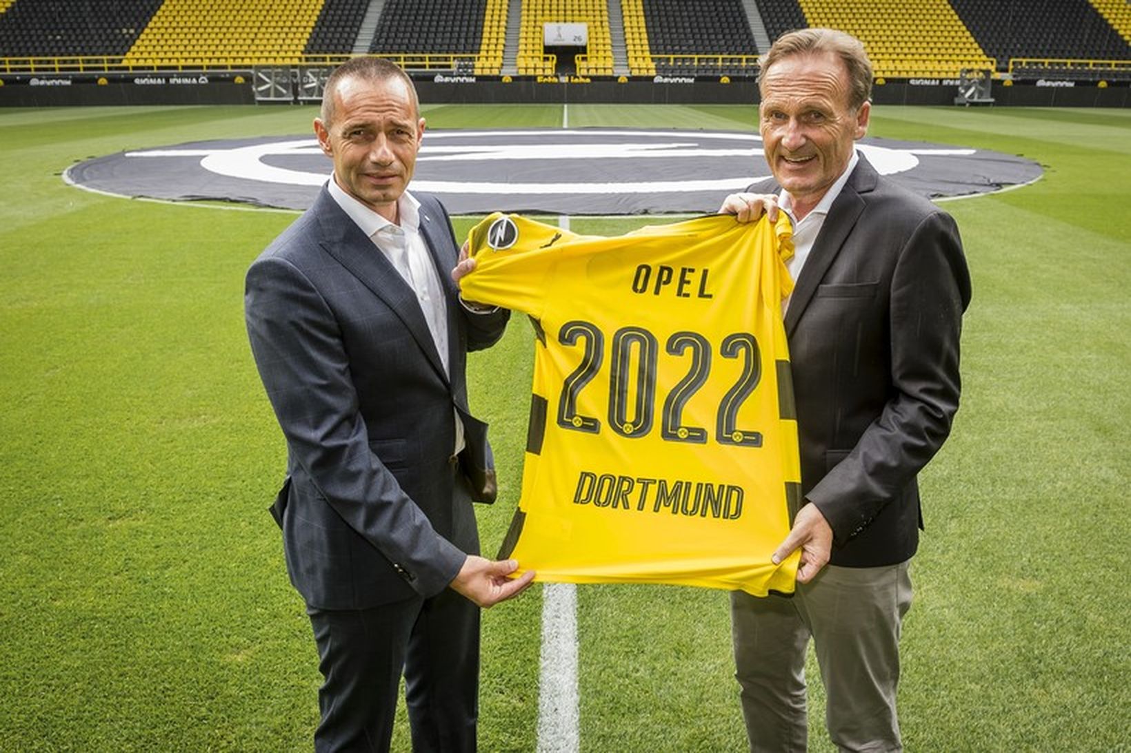 Samstarf Opel og Borussia Dortmund hefur verið framlengt út 2022.