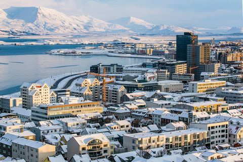 Hlutfall starfandi fólks á höfuðborgarsvæðinu var 75,8%.