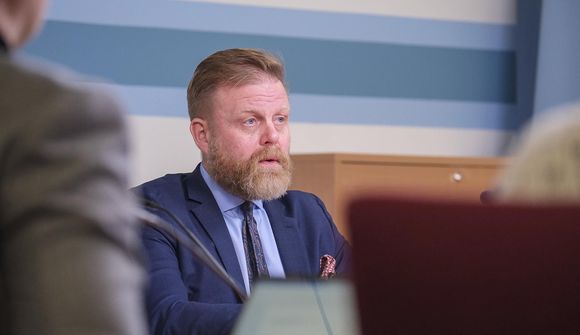 Þráspurð á 11 fundum og skömmuð 