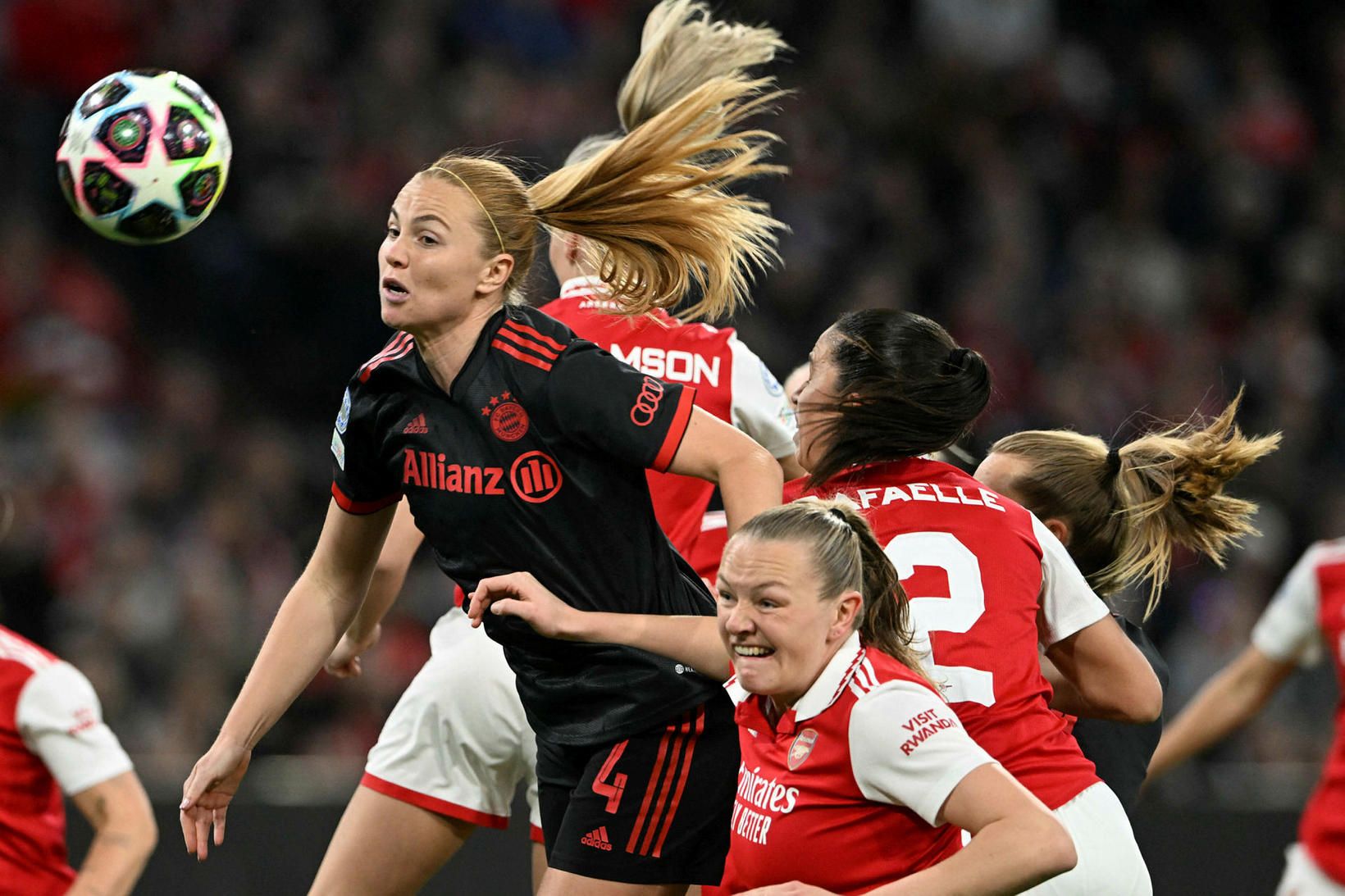 Glódís Perla Viggósdóttir í leik með Bayern München gegn Arsenal …