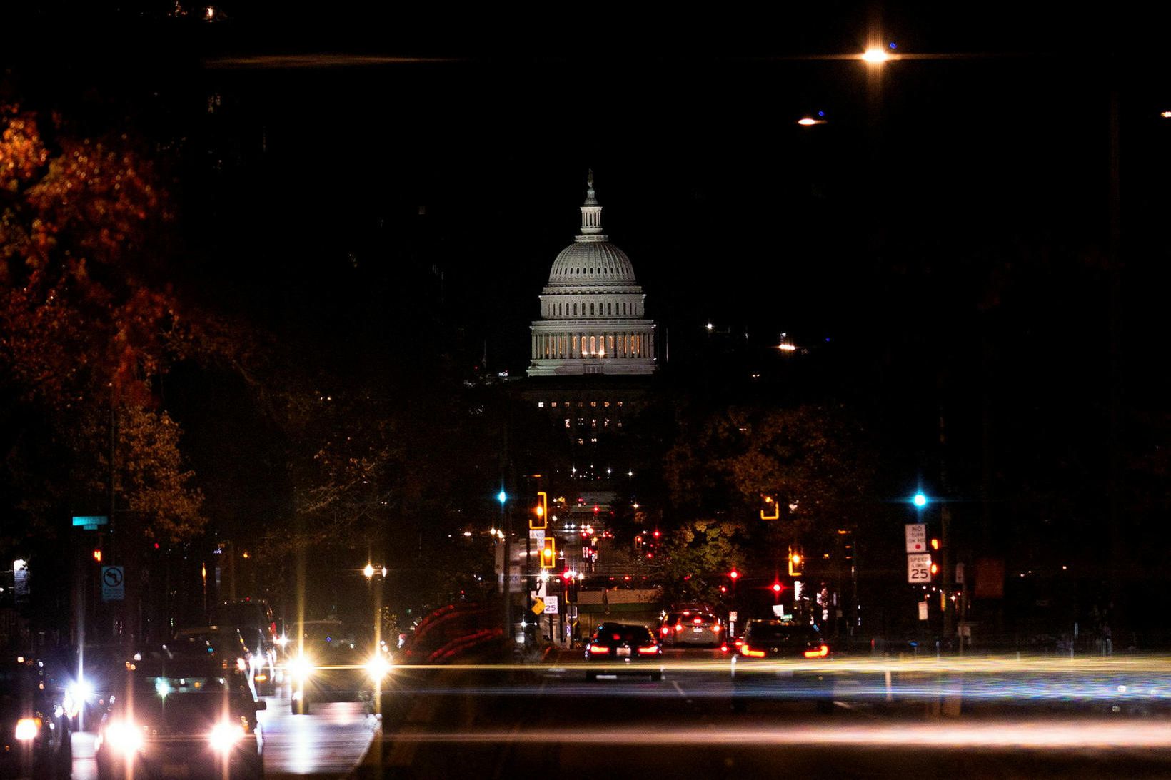 Öldungadeildin samþykkir að binda enda á lokunina