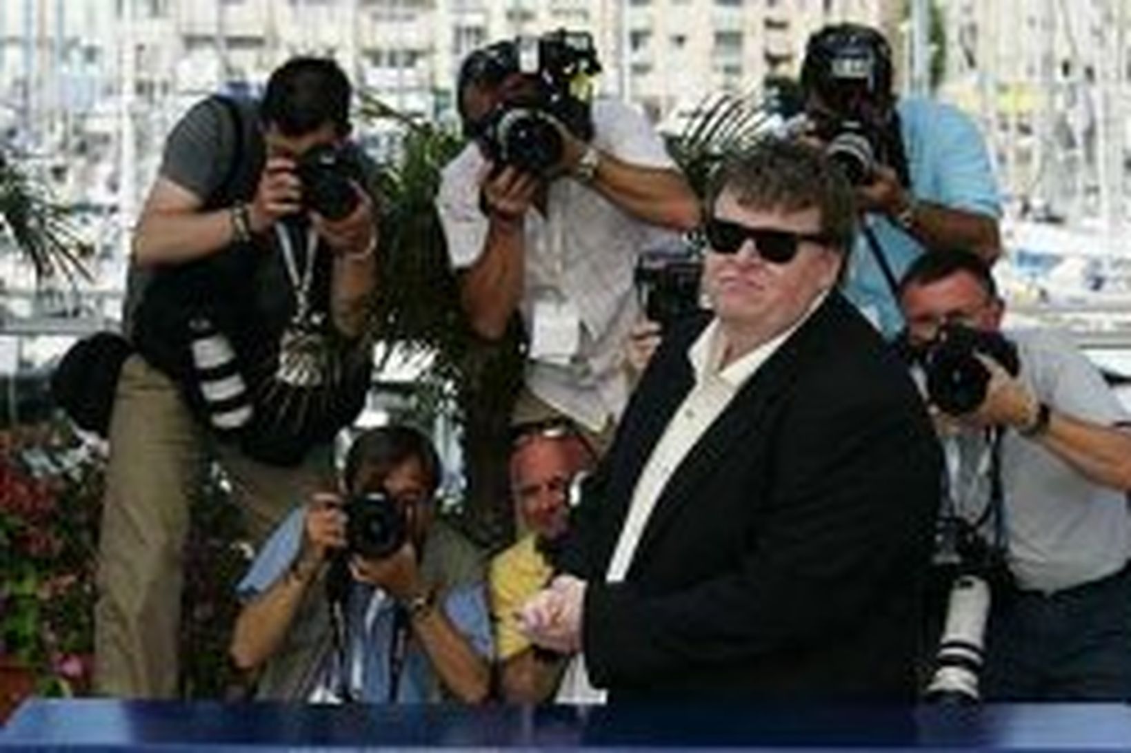 Moore kynnir mynd sína Sicko á kvikmyndahátíðinni í Cannes árið …