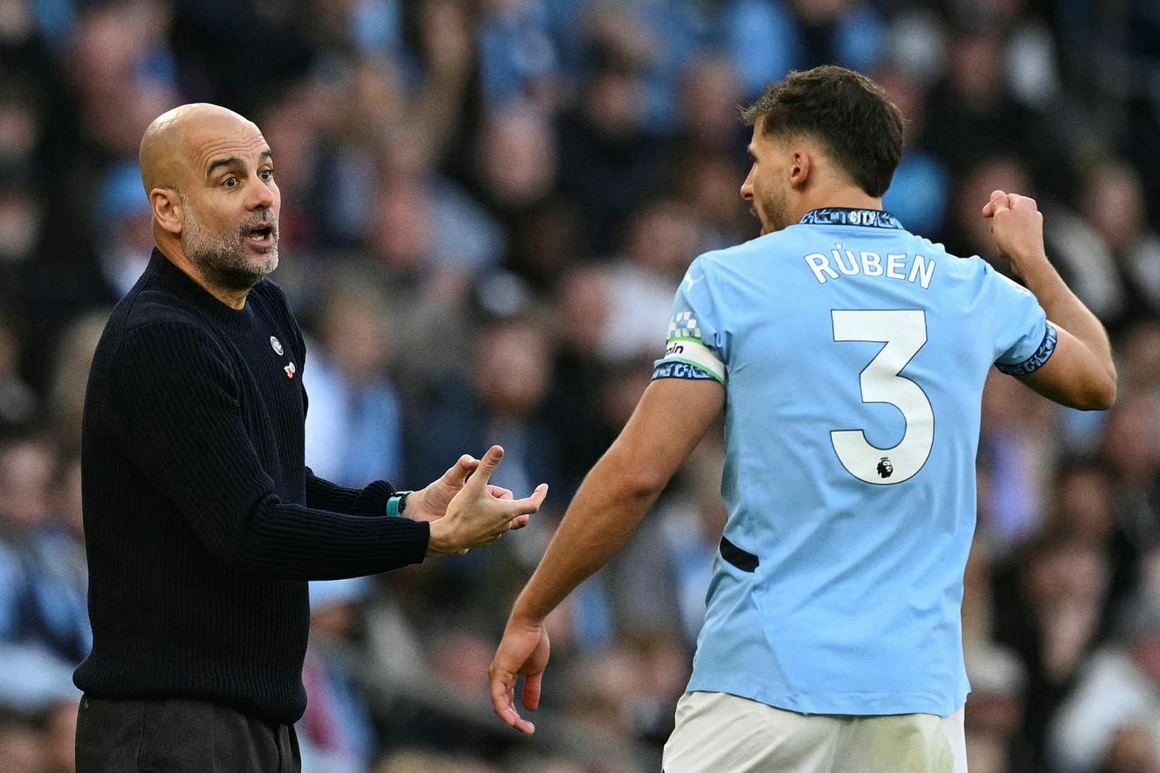 Rúben Dias ásamt knattspyrnustjóranum Pep Guardiola.