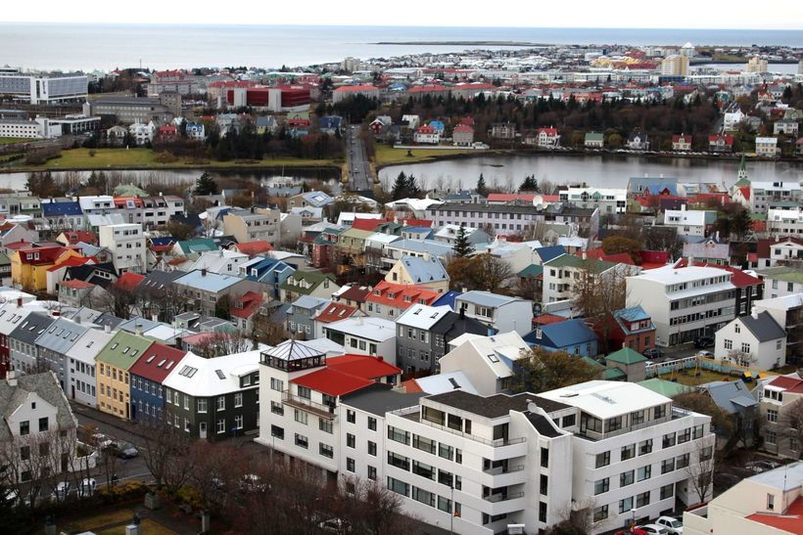 Fasteignaverð á höfuðborgarsvæðinu hækkaði um 2,7% milli mánaða í mars.