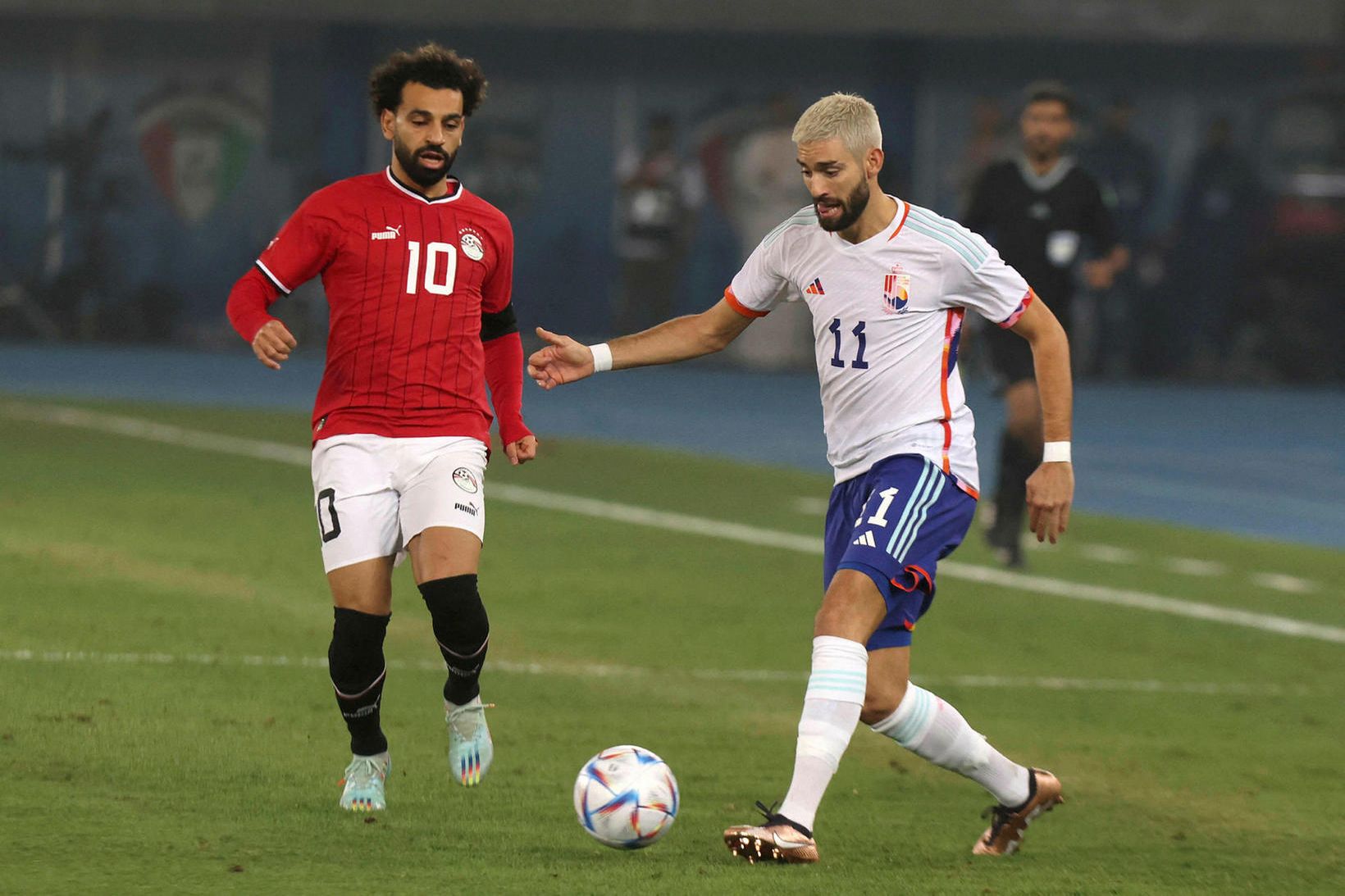 Mo Salah og Yannick Carrasco eigast við í dag.