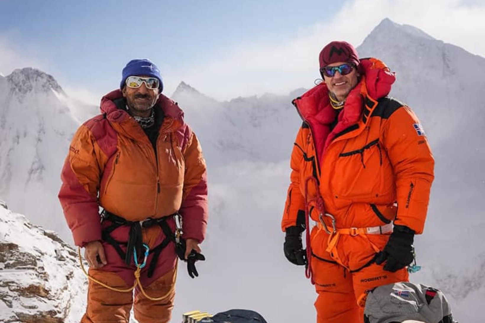 Muhammad Ali Sa­dp­ara og John Snorri Sigurjónsson í hlíðum K2.