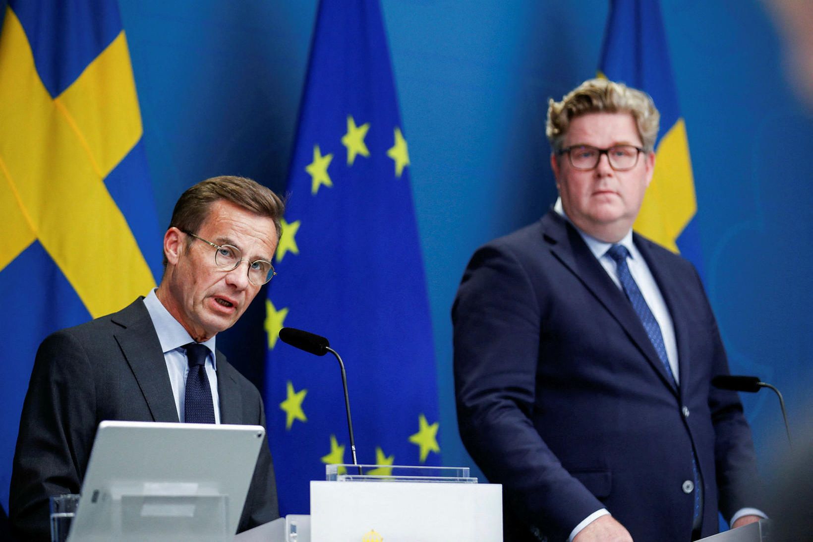Ulf Kristersson forsætisráðherra (t.v.) og Gunnar Strömmer dómsmálaráðherra Svíþjóðar.