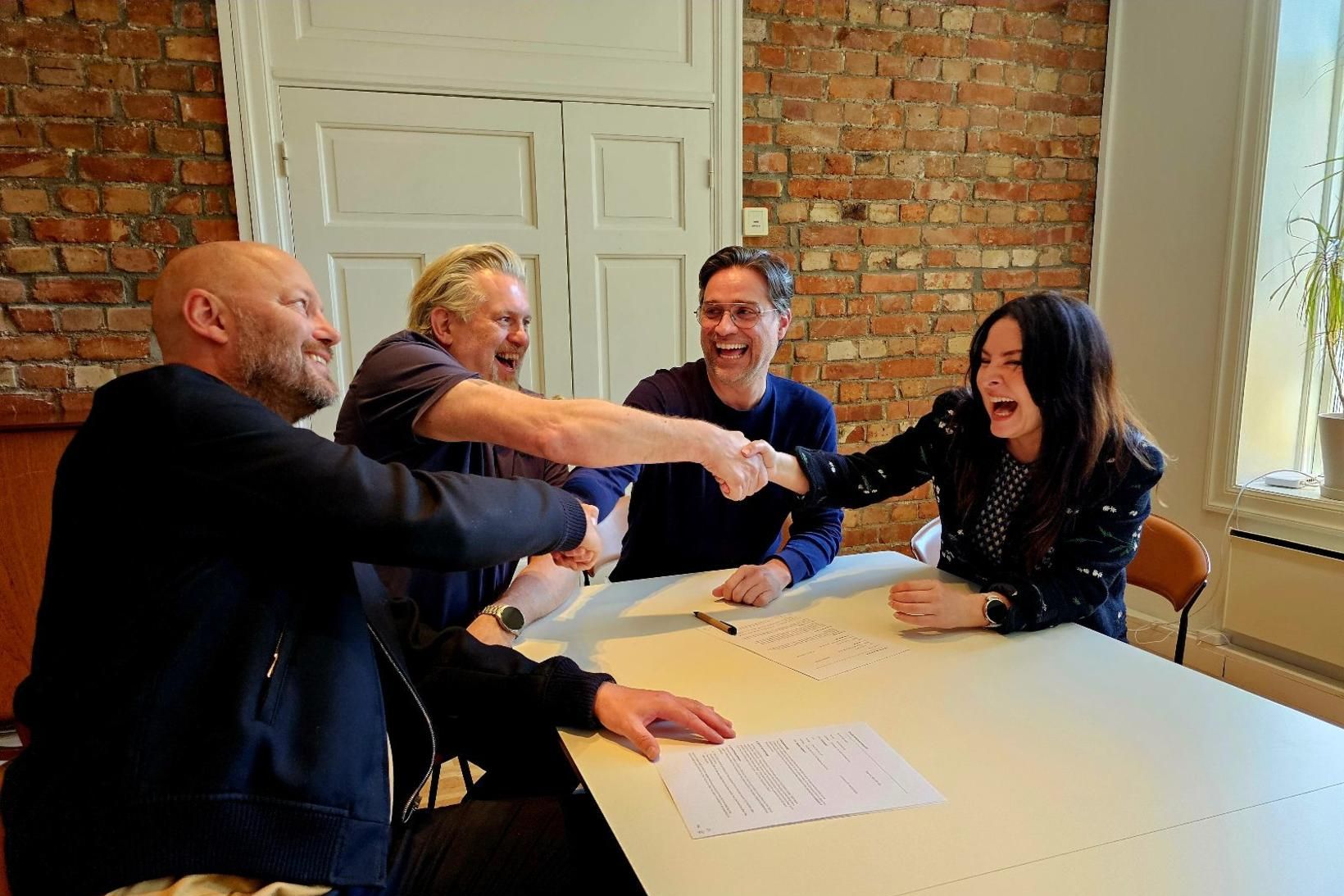 Undirritun samningsins, Oyvind Harjo forstjóri Aida, Kristján Hauksson Nordic Strategy …