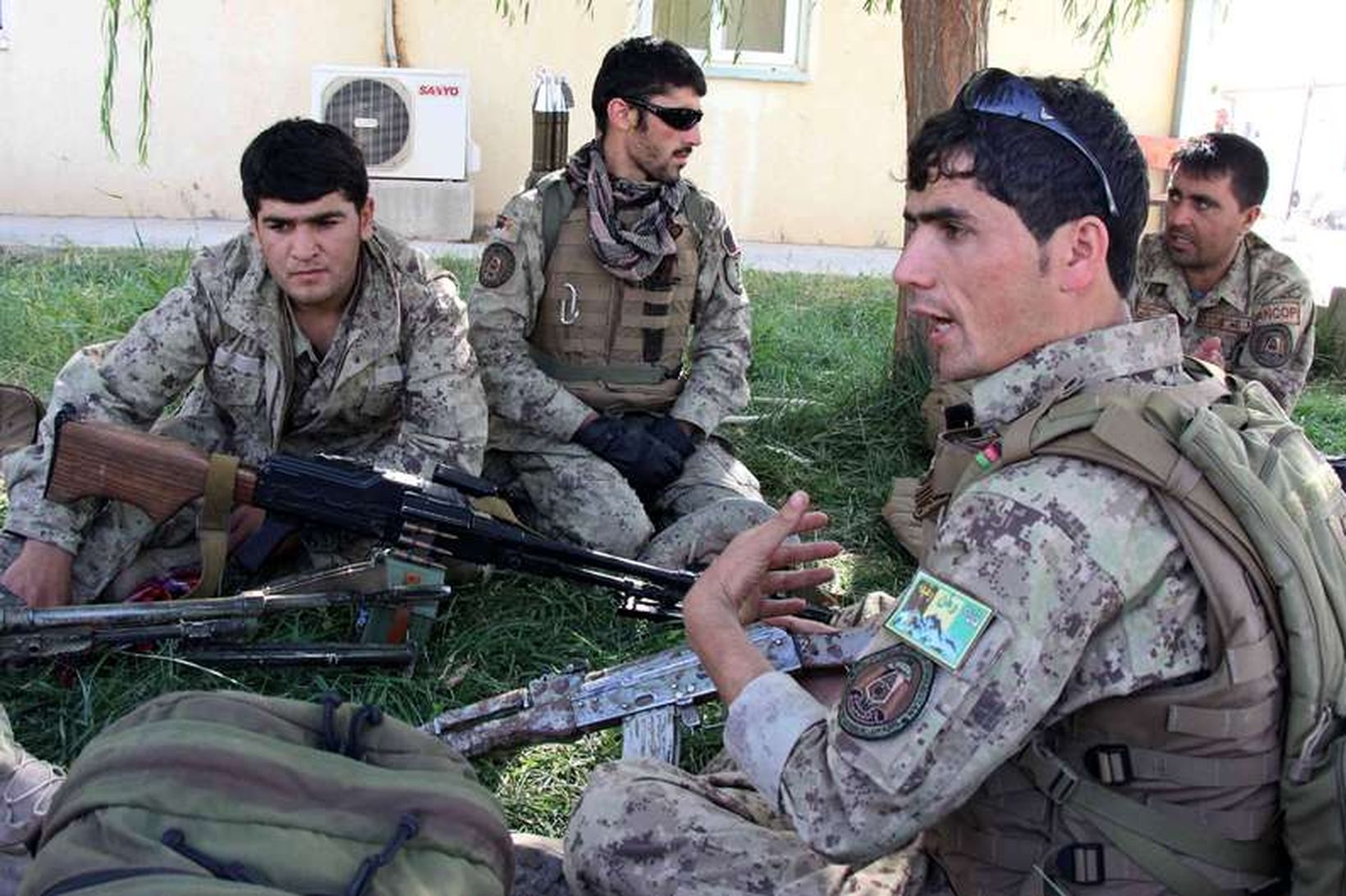 Afganskar öryggissveitir undirbúa árás á talibana í Kunduz í dag.