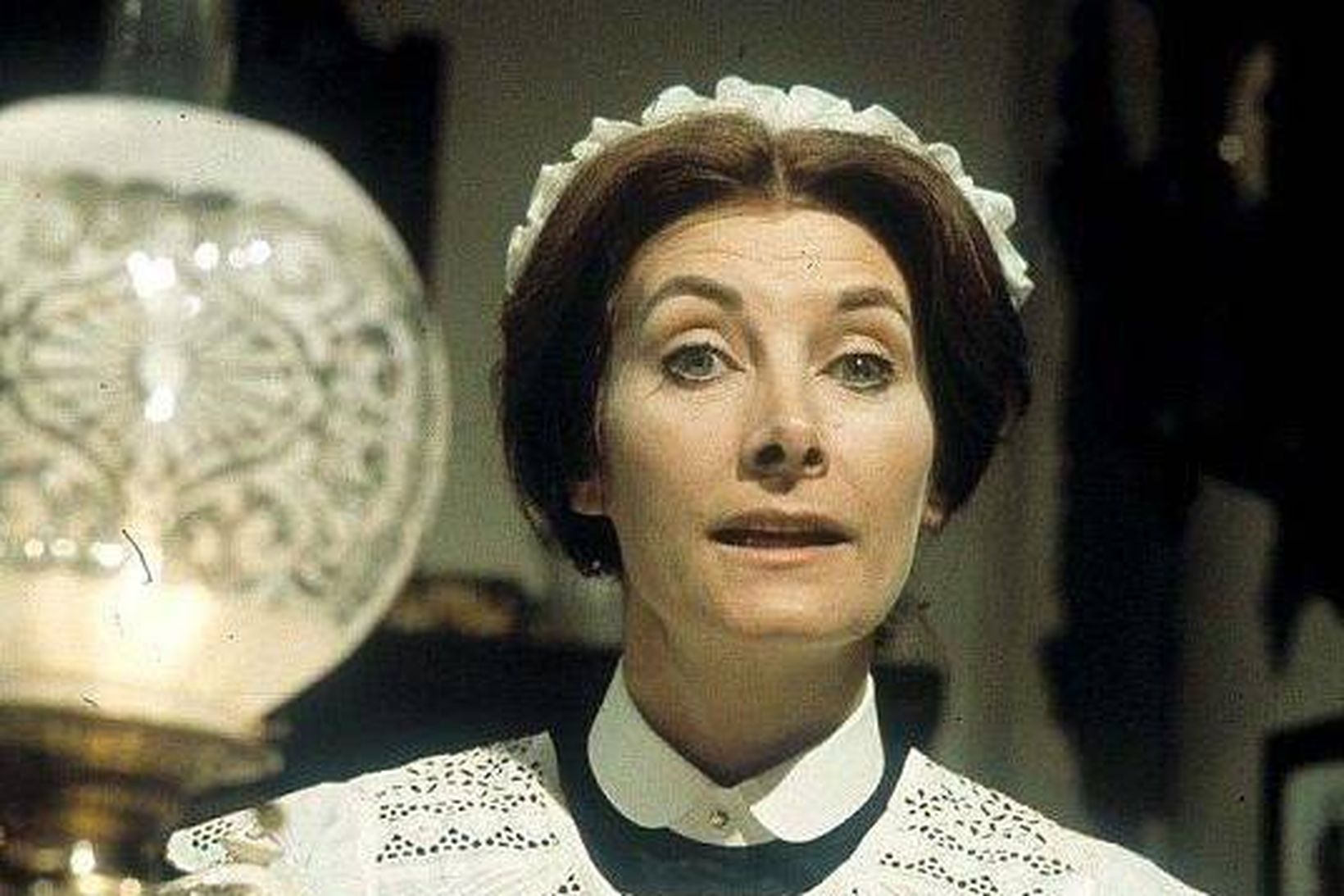 Jean Marsh í hlutverki þernunnar Rose í Húsbændum og hjúum.