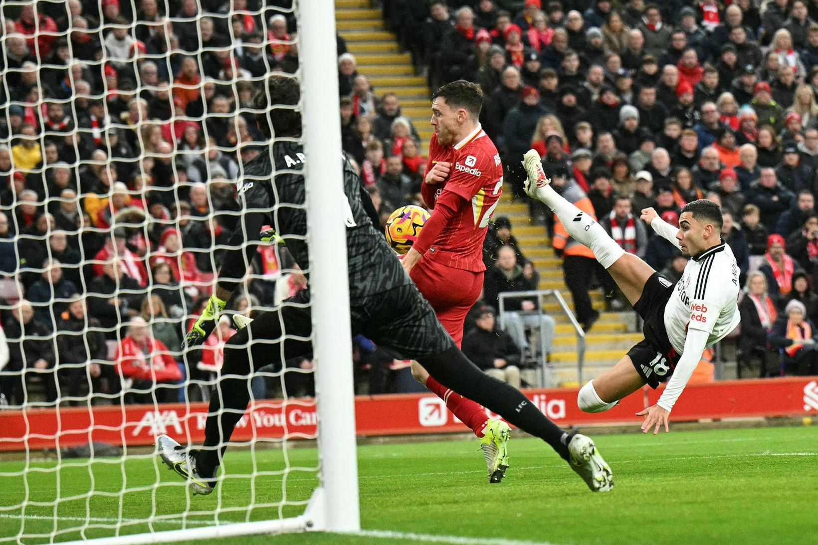 Andreas Pereira kom Fulham yfir.