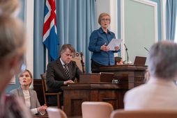 Þórunn Sveinbjarnardóttir forseti Alþingis beitti svokölluðu kjarnorkuákvæði þingskapalaga í gær. Þriðja umræða um veiðigjaldafrumvarpið hefst …