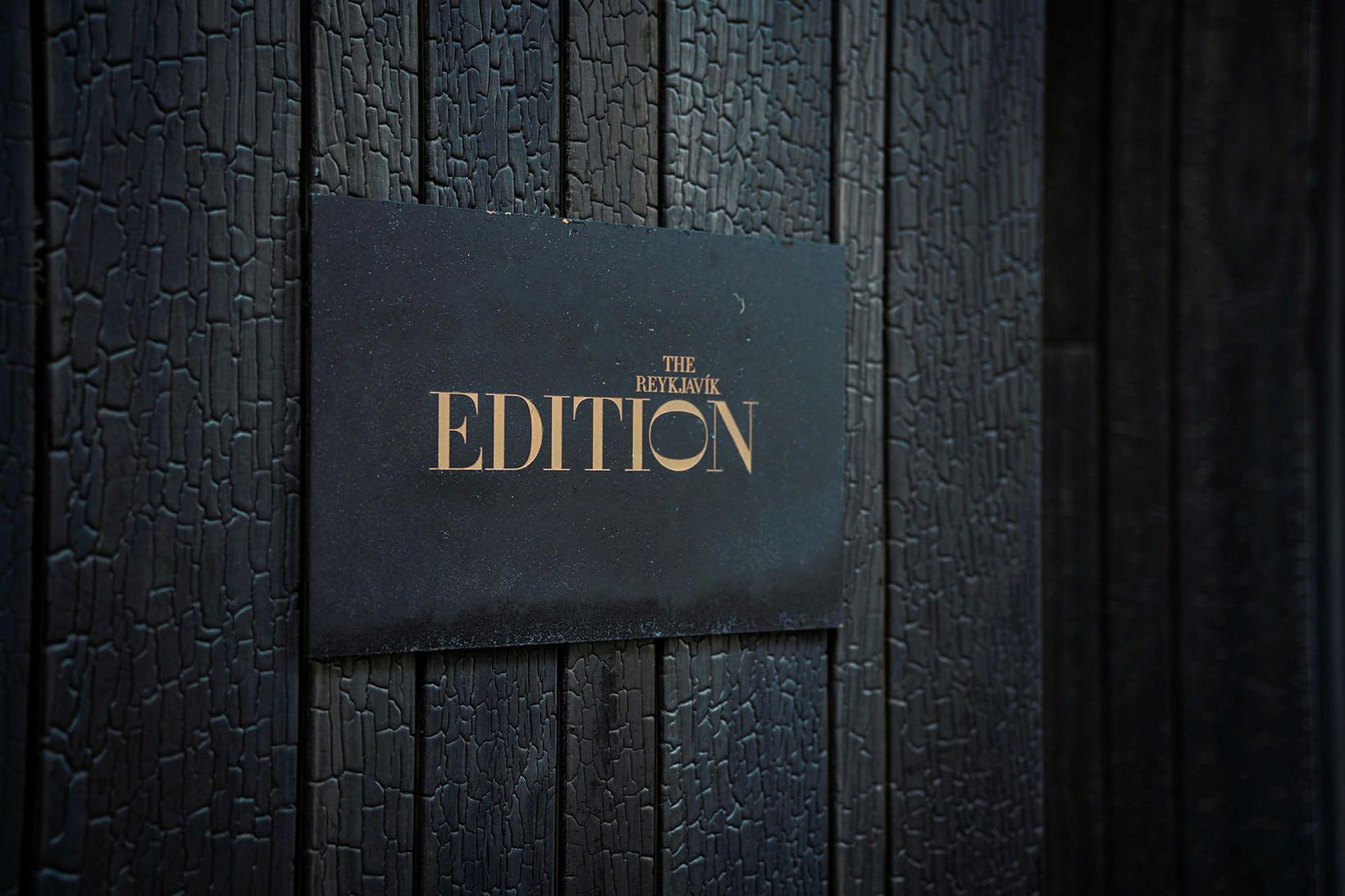 Tveir einstaklingar fundust látnir á Edition- hótelinu í morgun. Málið …